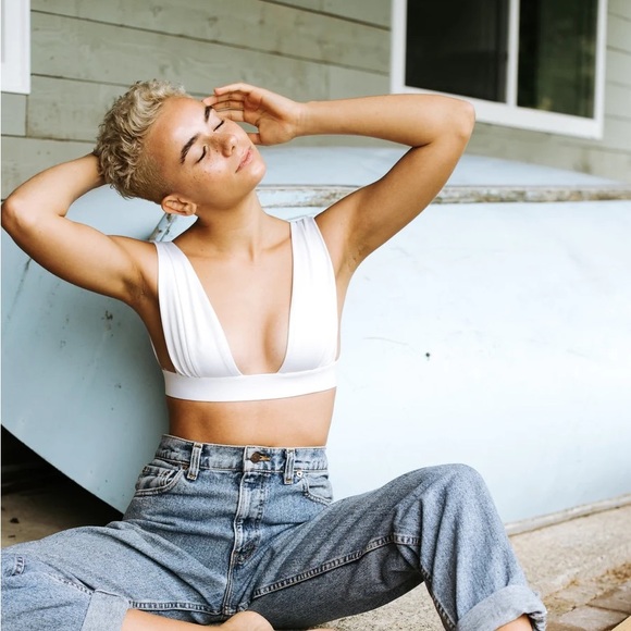 Londre classic white bikini top - Picture 1 of 4